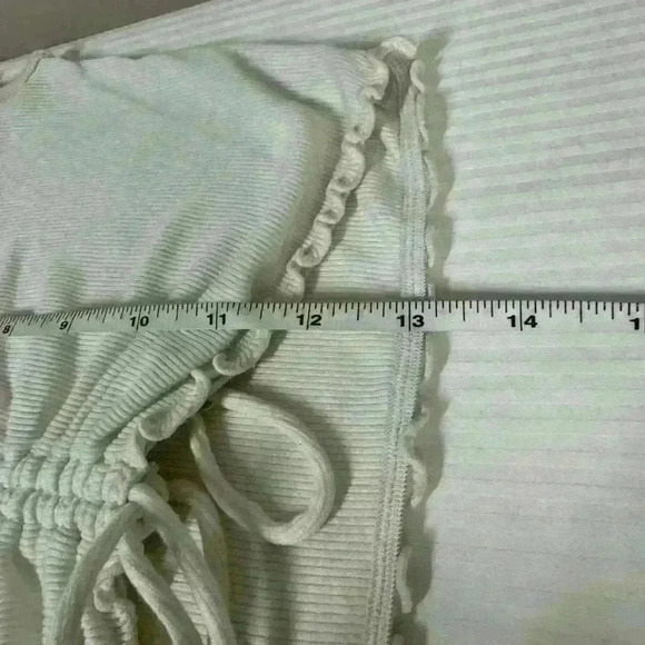Urban Outfitters Out From Under white ribbed soft crop to ruffled size small - Picture 7 of 7